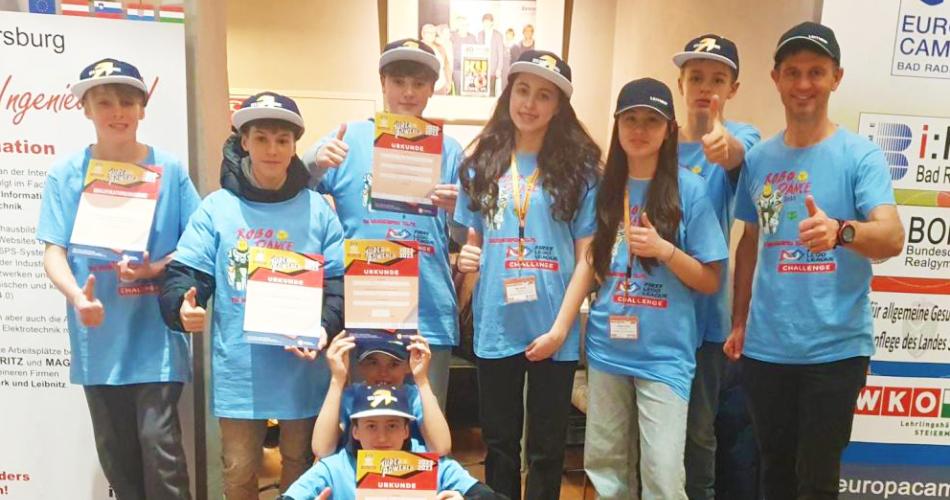 Das Team RoboDance der MS Telfs Weissenbach, das den Titel österreichischer Vize-Champion erringen konnte
